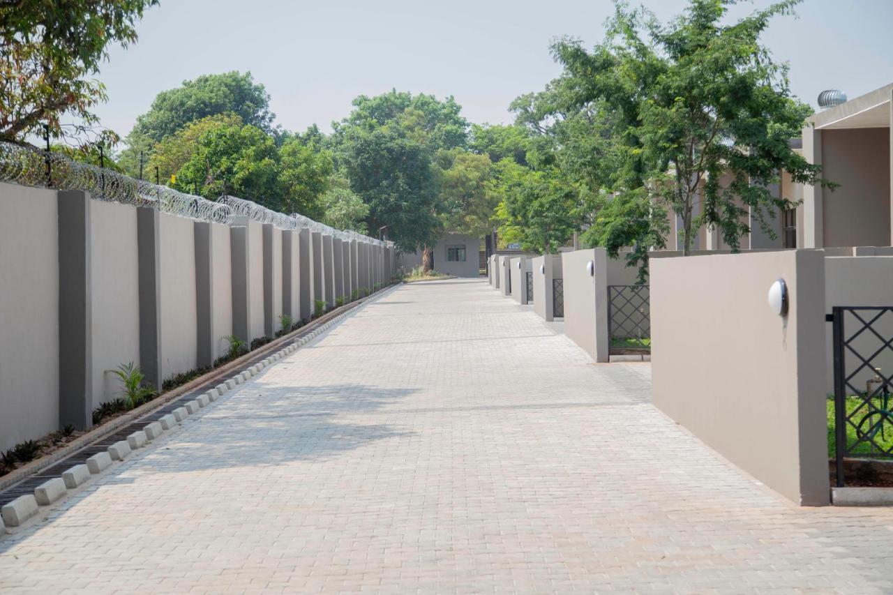 Longhorn Executive Apartments Lusaka Bagian luar foto